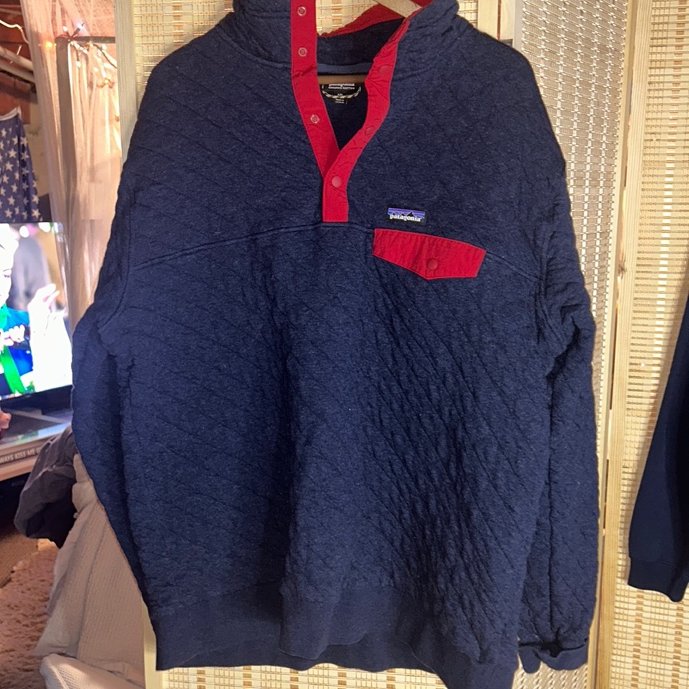 Men’s Patagonia blue and cranberry size XXL NWOT medium weight perfect condition